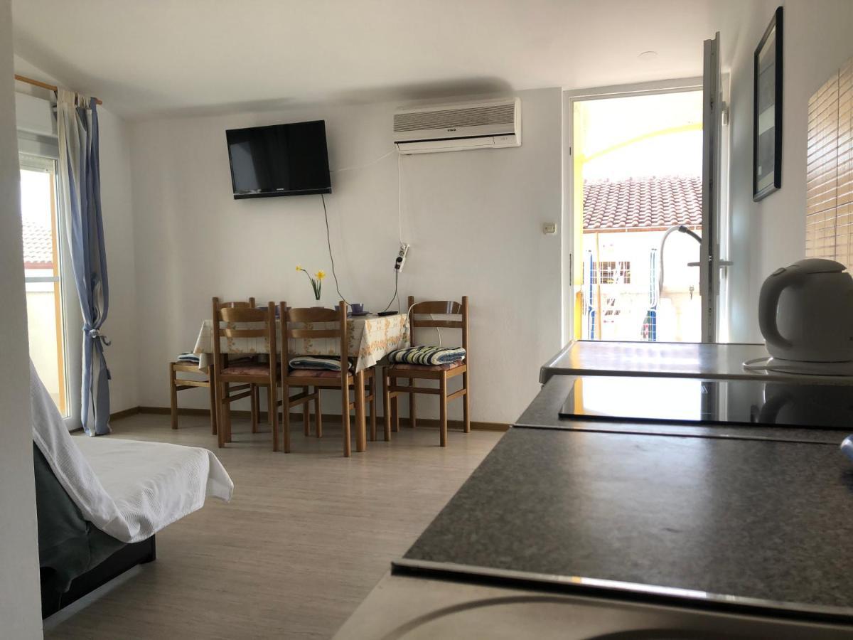 Apartments Marija Vir Bagian luar foto