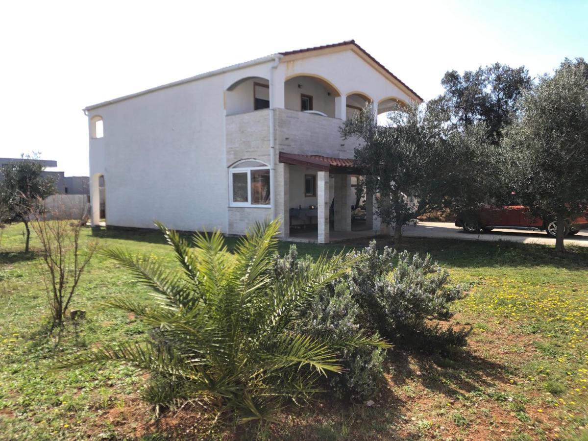 Apartments Marija Vir Bagian luar foto